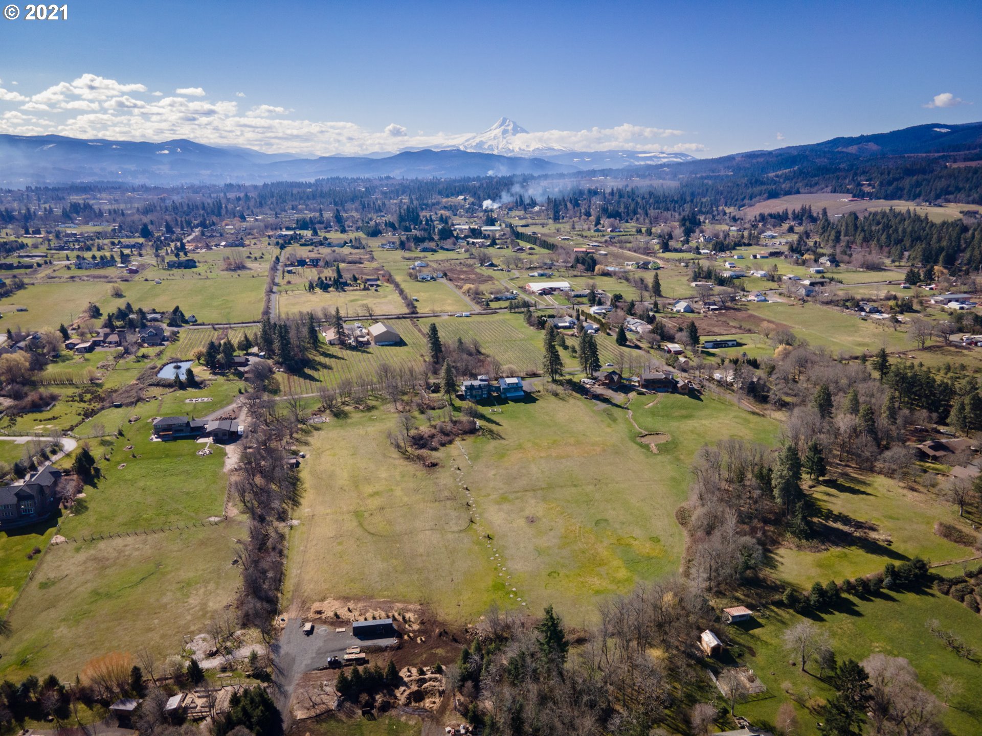 610 Vineyard Road Hood River, OR 97031 - Photo 7 of 32 Gallery Image 7