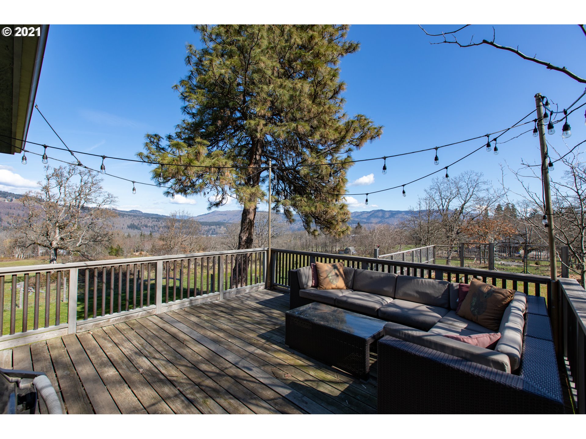 610 Vineyard Road Hood River, OR 97031 - Photo 9 of 32 Gallery Image 9