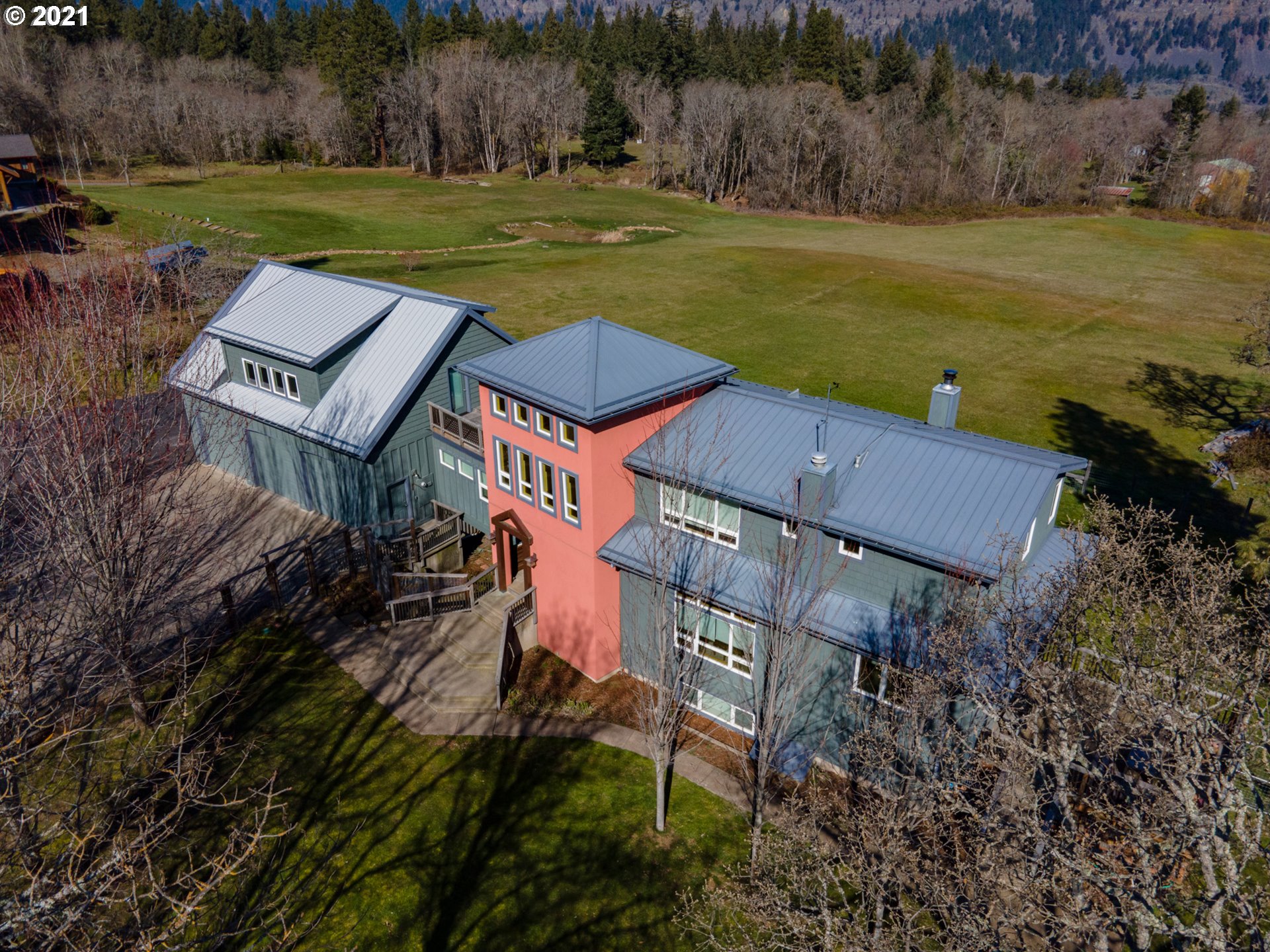 610 Vineyard Road Hood River, OR 97031 - Photo 10 of 32 Gallery Image 10