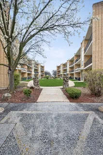 $185,000 | 10344 South Pulaski Road, Unit 304, Oak Lawn, IL 60453