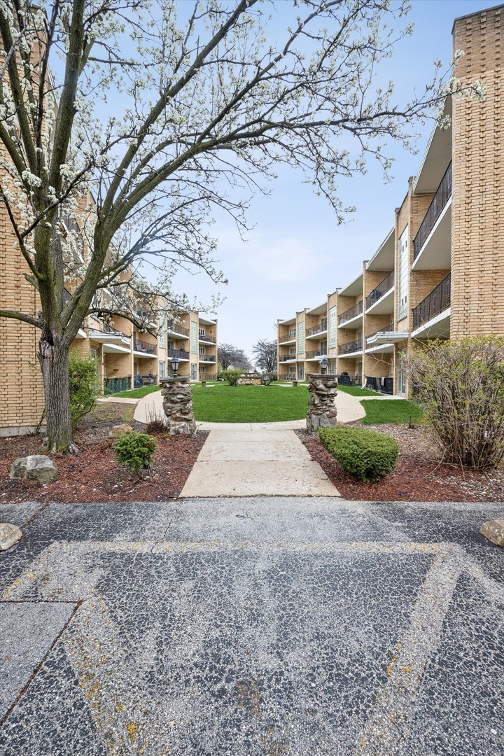10344 South Pulaski Road, Unit 304 Oak Lawn, IL 60453 - Photo 16 of 17