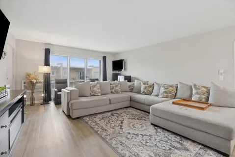 $185,000 | 10344 South Pulaski Road, Unit 304, Oak Lawn, IL 60453