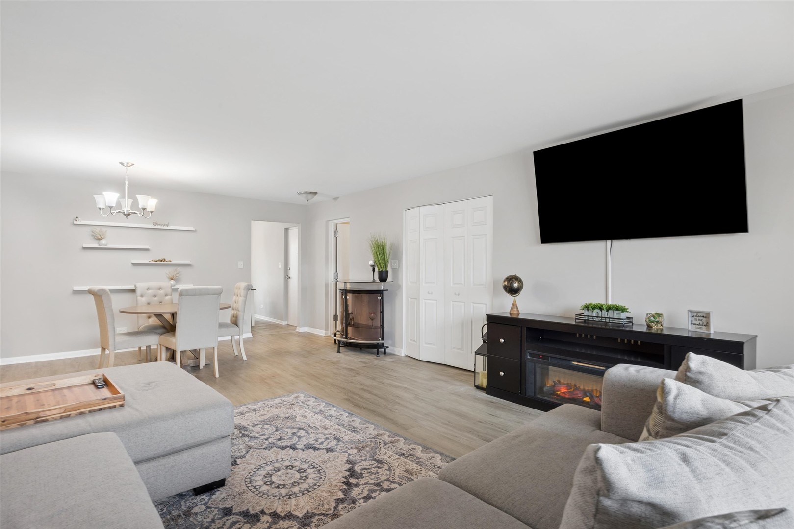 10344 South Pulaski Road, Unit 304 Oak Lawn, IL 60453 - Photo 3 of 17