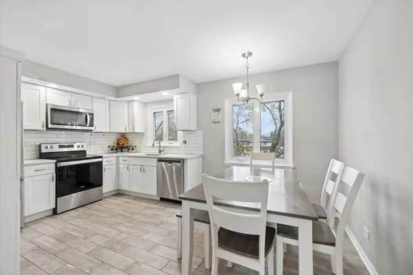 $189,900 | 10344 South Pulaski Road, Unit 304, Oak Lawn, IL 60453