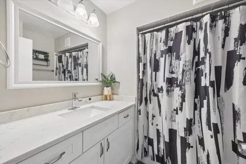 $185,000 | 10344 South Pulaski Road, Unit 304, Oak Lawn, IL 60453