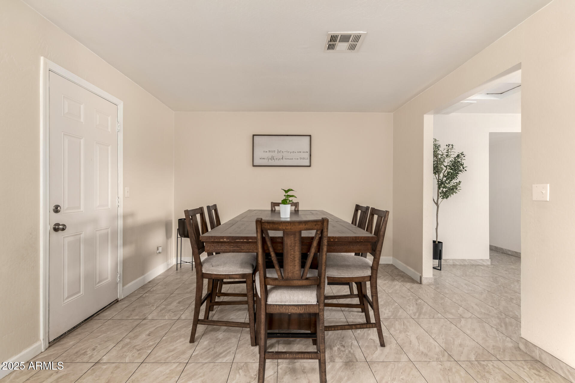2024 West Roeser Road Phoenix, AZ 85041 - Photo 14 of 36 a dining room with furniture and window