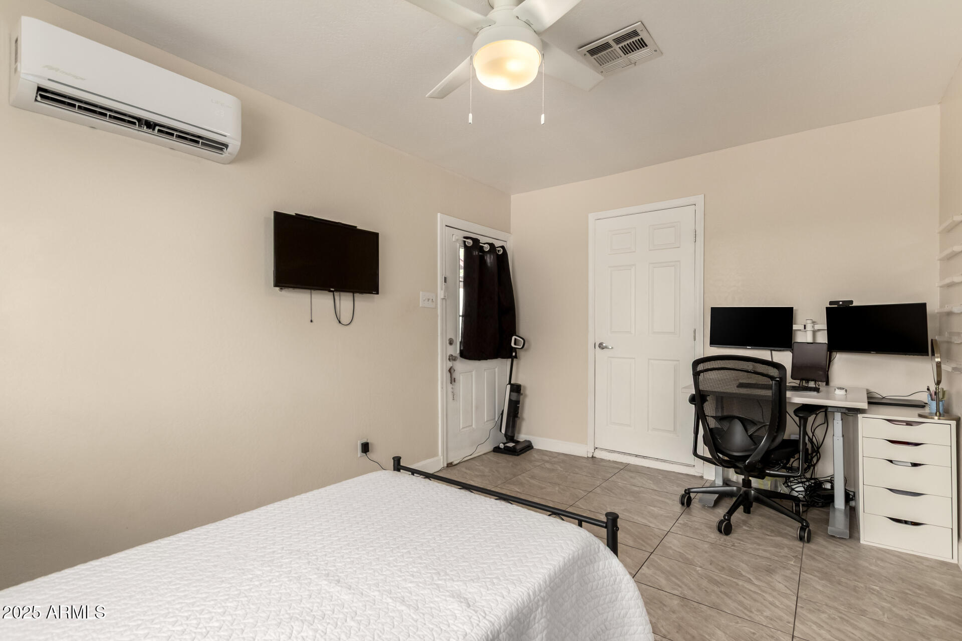 2024 West Roeser Road Phoenix, AZ 85041 - Photo 28 of 36 a bedroom with a workspace