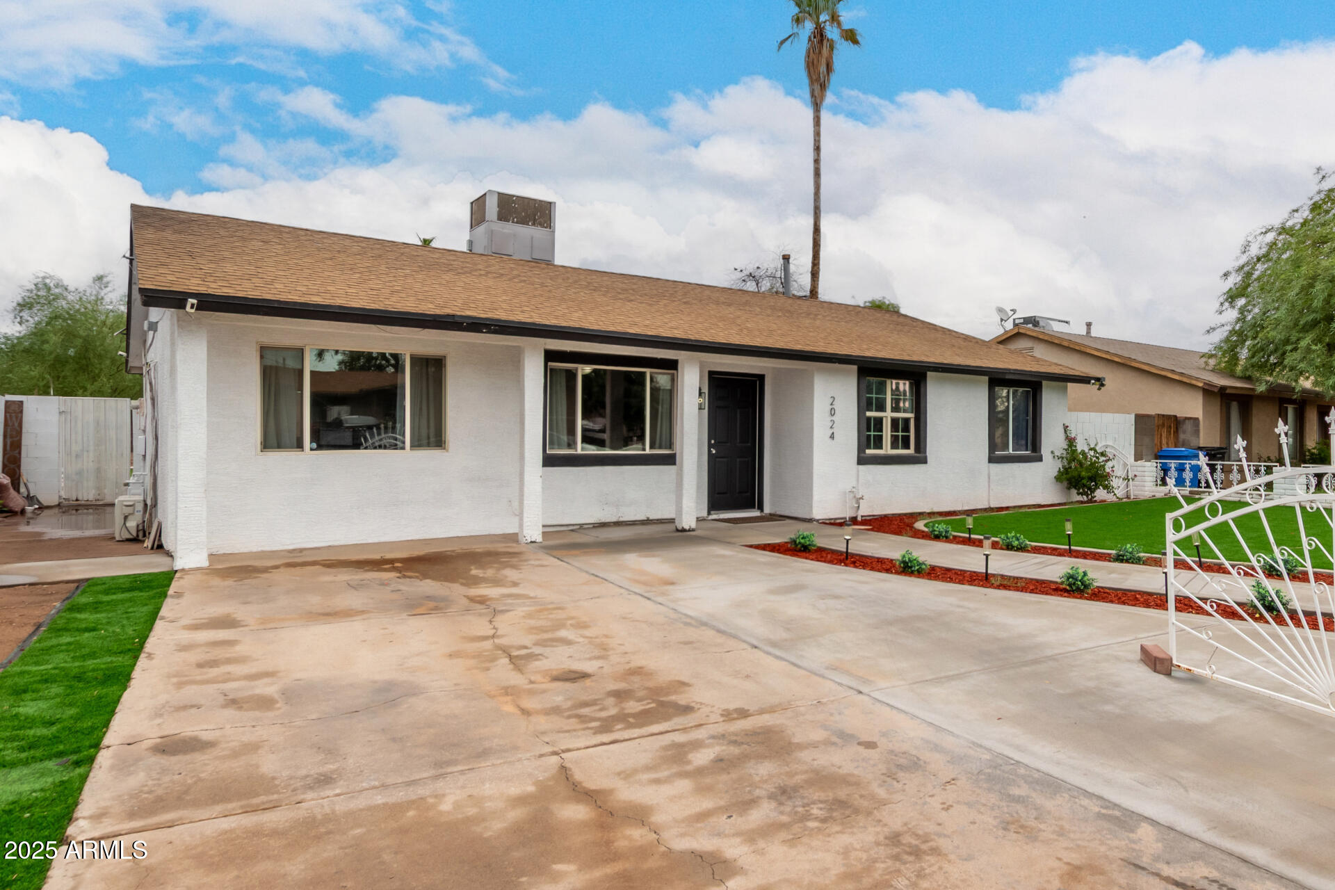 2024 West Roeser Road Phoenix, AZ 85041 - Photo 4 of 36 a view of an house with backyard and kitchen space