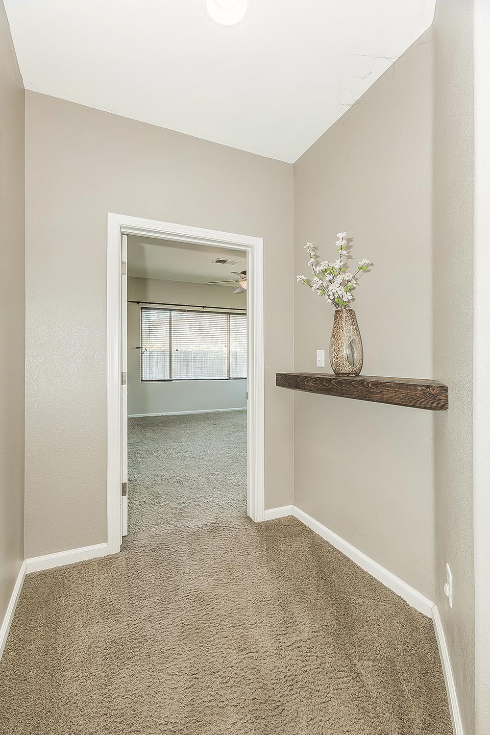 7357 East Redlands Avenue Fresno, CA 93737 - Photo 22 of 59 Hallway