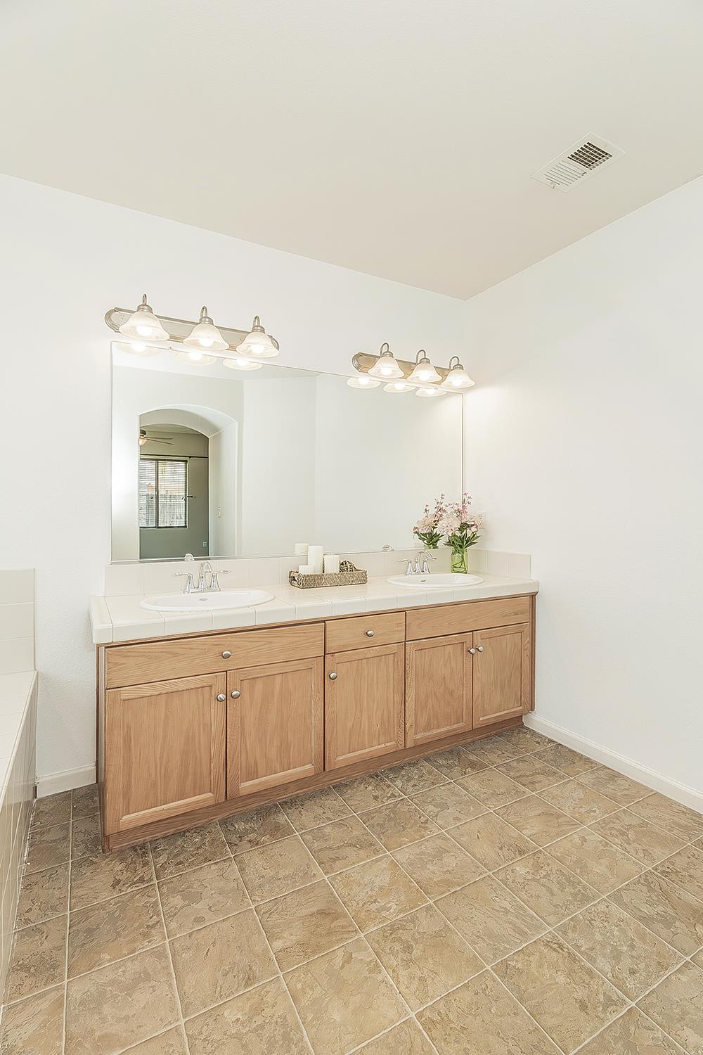 7357 East Redlands Avenue Fresno, CA 93737 - Photo 27 of 59 Primary Bathroom
