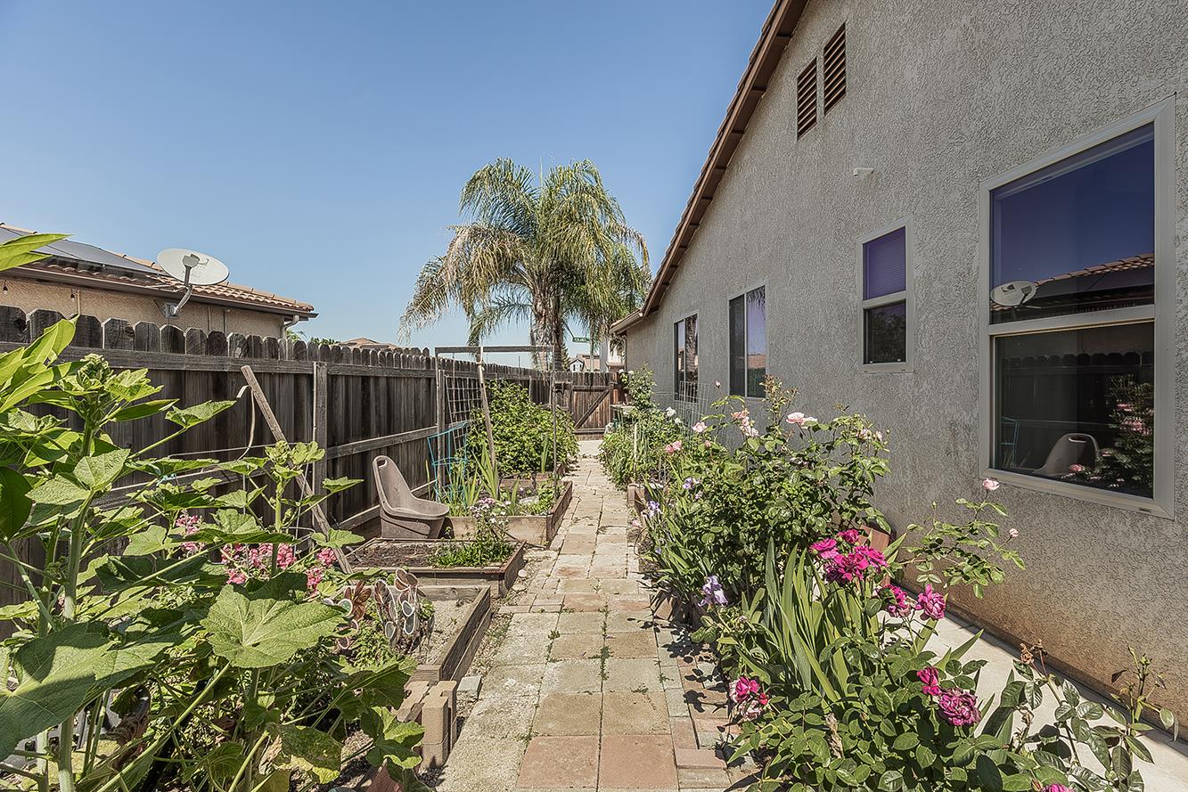 7357 East Redlands Avenue Fresno, CA 93737 - Photo 46 of 59 The side yard for your gardening