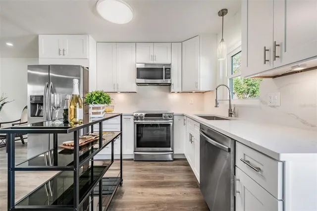 $385,000 | 66 Lake Shore Drive, Palm Harbor, FL 34684