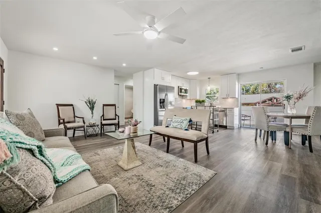 $385,000 | 66 Lake Shore Drive, Palm Harbor, FL 34684