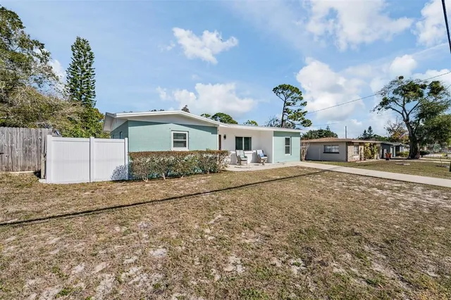$385,000 | 66 Lake Shore Drive, Palm Harbor, FL 34684