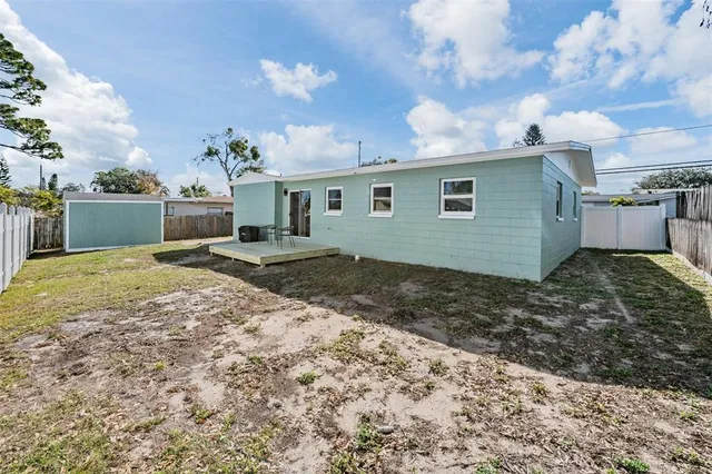 $385,000 | 66 Lake Shore Drive, Palm Harbor, FL 34684