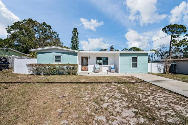 $385,000 | 66 Lake Shore Drive, Palm Harbor, FL 34684