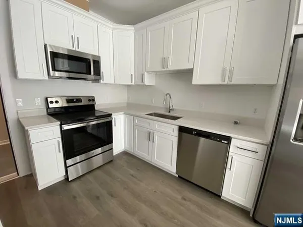 $2,650 | 74 Clarendon Place, Unit 203, Hackensack, NJ 07601