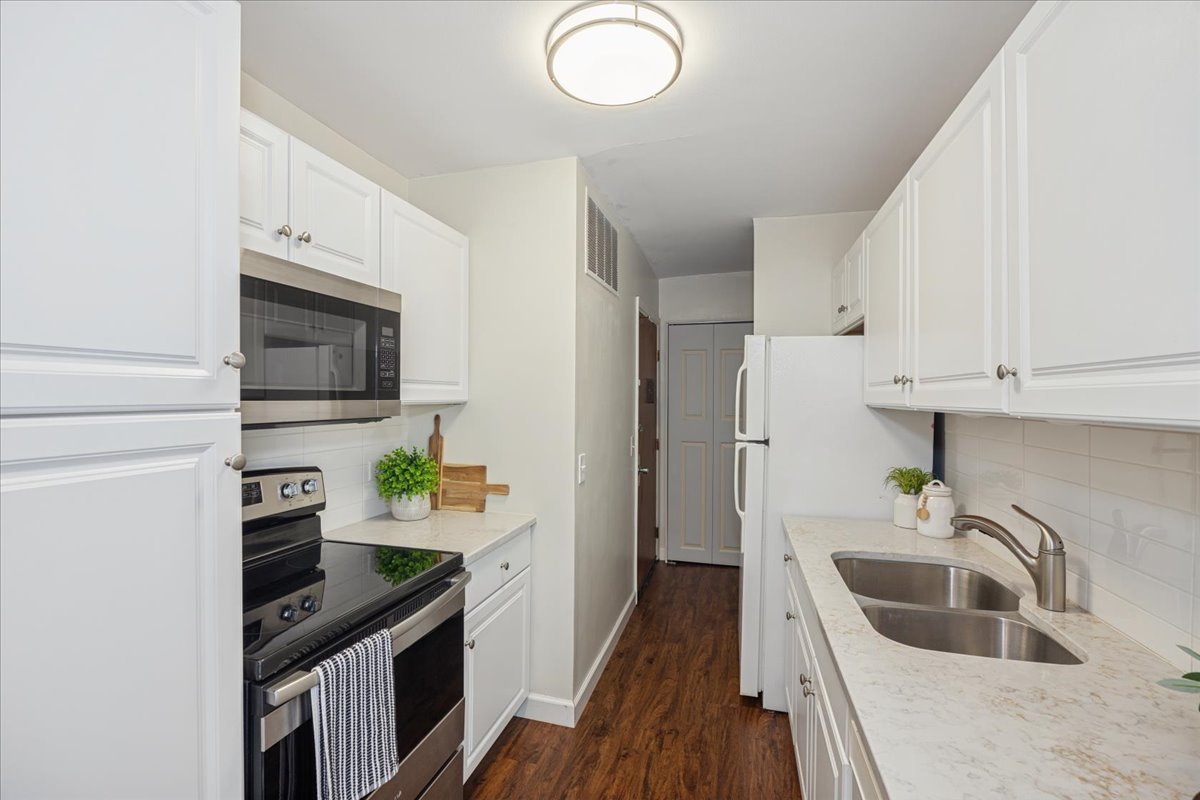 1607 Maple Terrace, Unit 2C Lisle, IL 60532 - Photo 7 of 18
