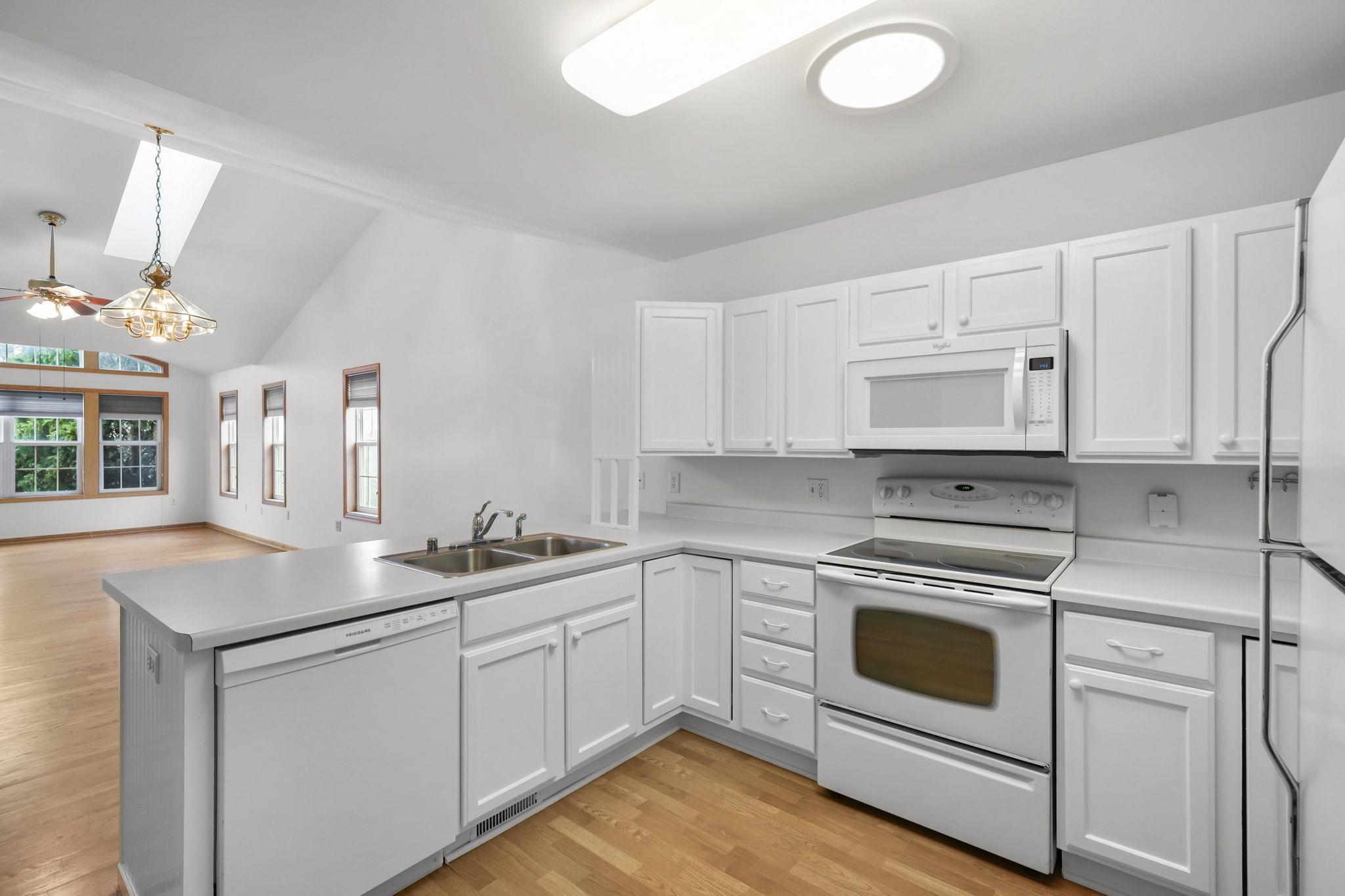 6309 Kilpatrick Lane Madison, WI 53718 - Photo 9 of 40