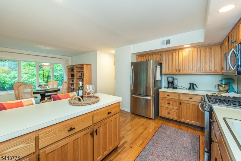122 Macleish Court Mahwah, NJ 07430 - Photo 12 of 28