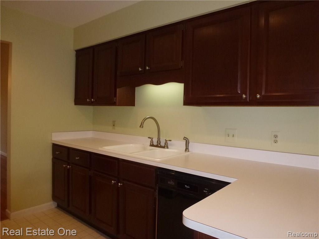2178 London Bridge Drive, Unit 40 Rochester Hills, MI 48307 - Photo 18 of 31