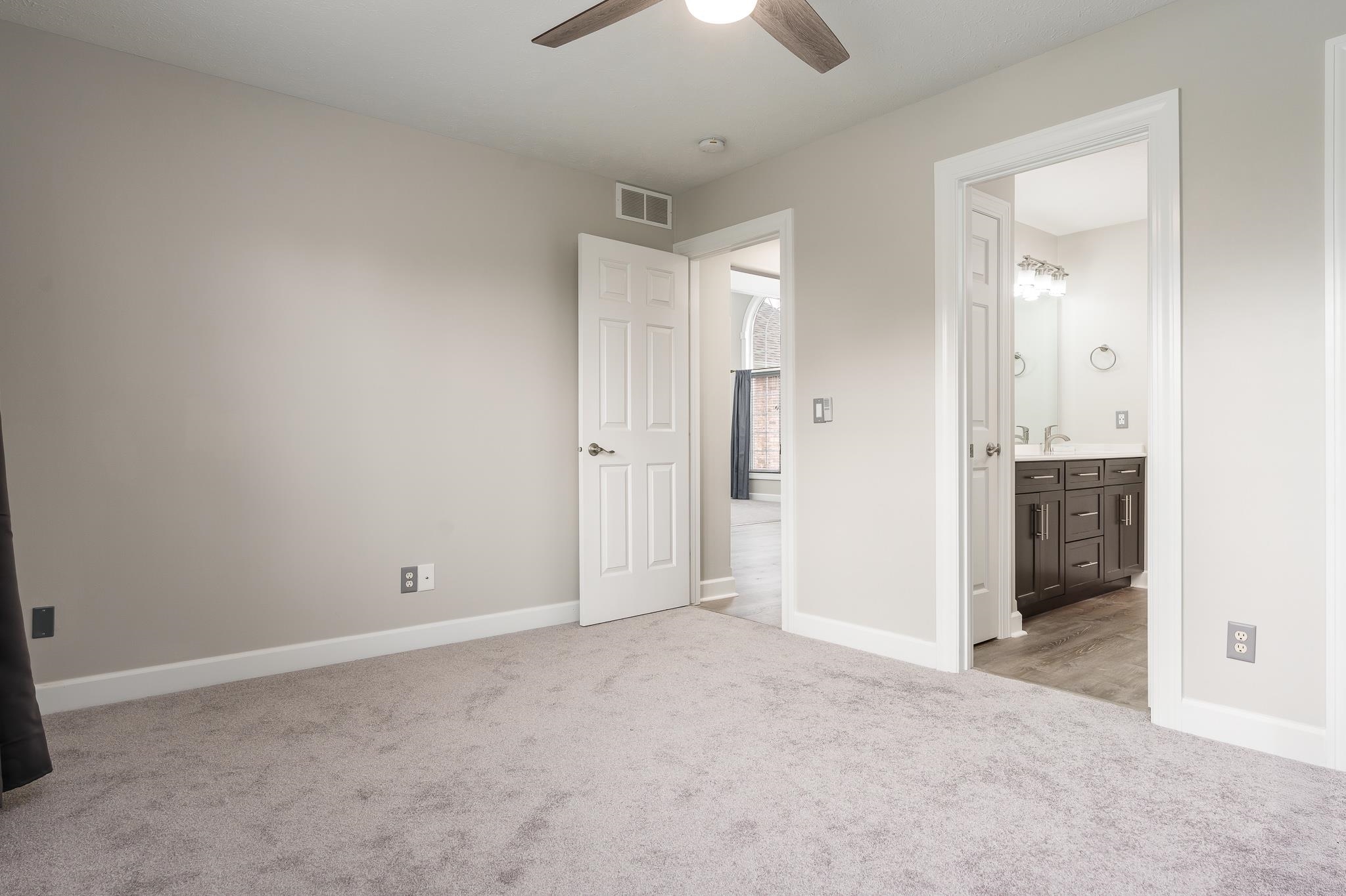 664 Elberon Way Roscoe, IL 61073 - Photo 34 of 63 an empty room with a bathroom