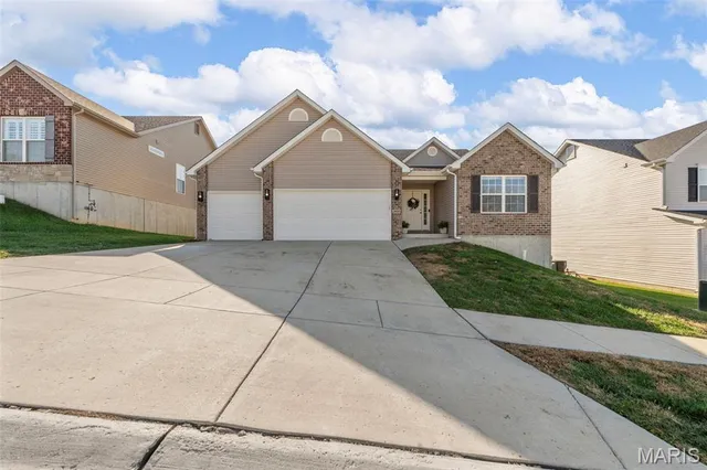 $450,000 | 1810 Valley View Circle, Festus, MO 63028