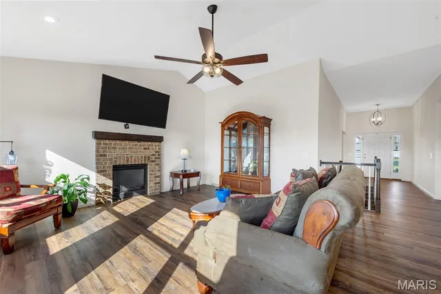 $450,000 | 1810 Valley View Circle, Festus, MO 63028