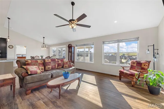 $450,000 | 1810 Valley View Circle, Festus, MO 63028