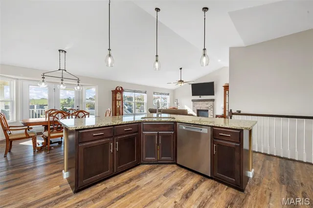 $450,000 | 1810 Valley View Circle, Festus, MO 63028