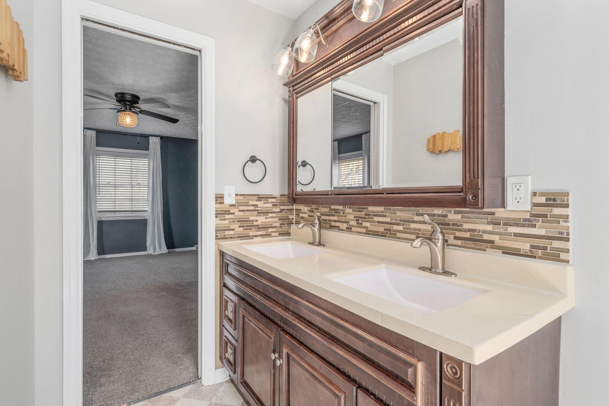 280 East Schrock Road Westerville, OH 43081 - Photo 42 of 72 Primary Bath