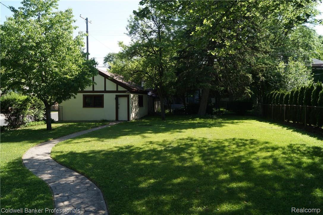1388 Yorkshire Road Grosse Pointe, MI 48230 - Photo 38 of 43 DSC04706.JPG