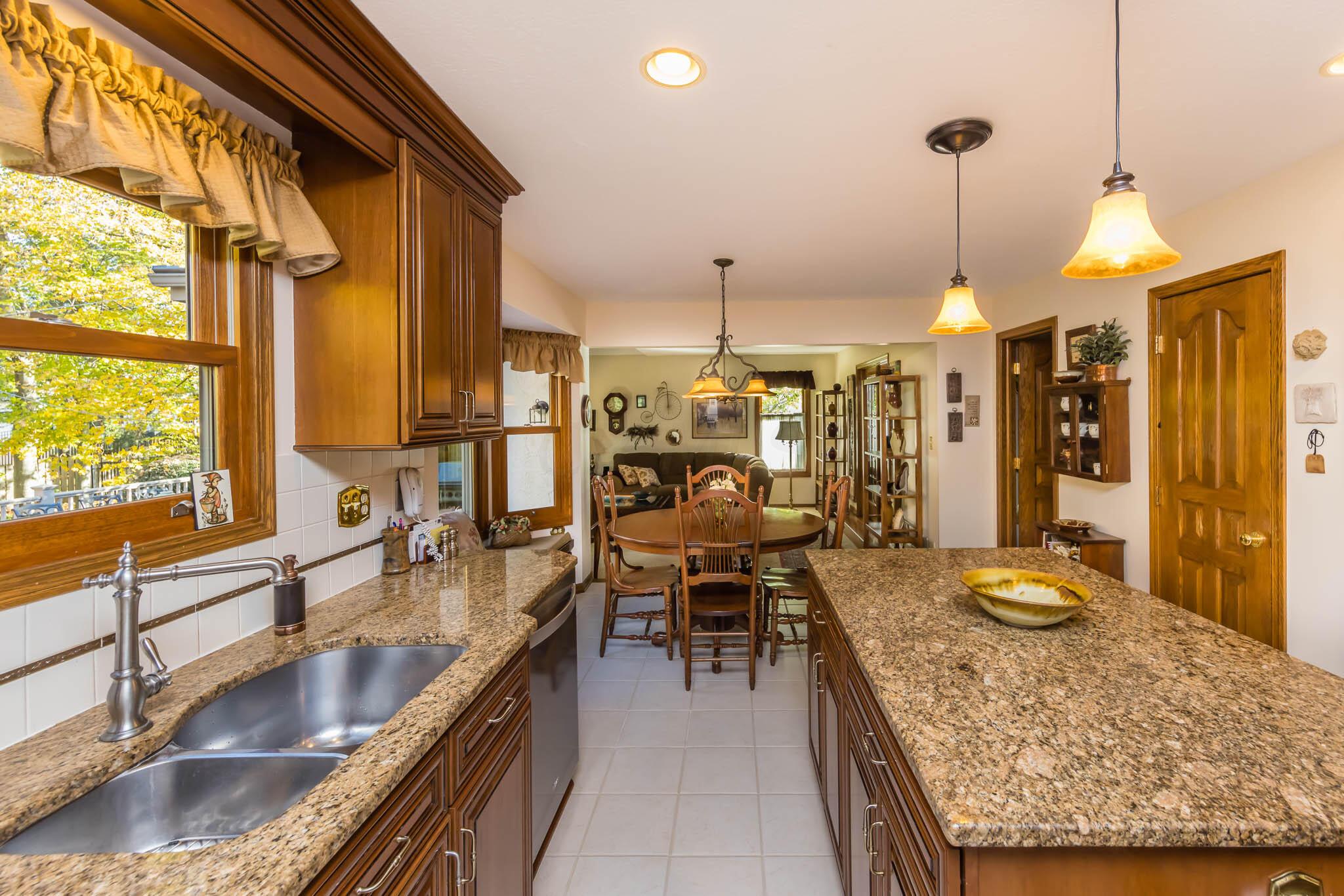 901 Riva Ridge Boulevard Columbus, OH 43230 - Photo 12 of 48 Kitchen