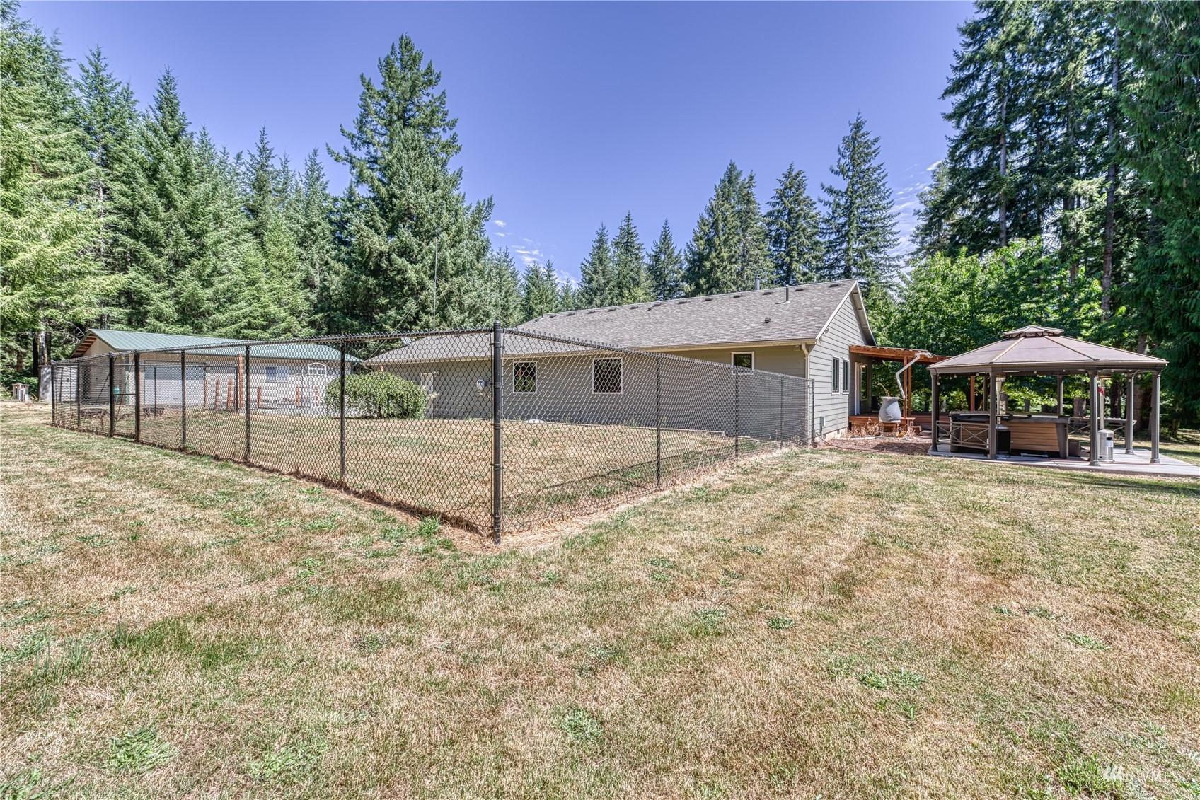 325 Hawkins Road Winlock, WA 98596 - Photo 27 of 40 a backyard of a house with table and chairs