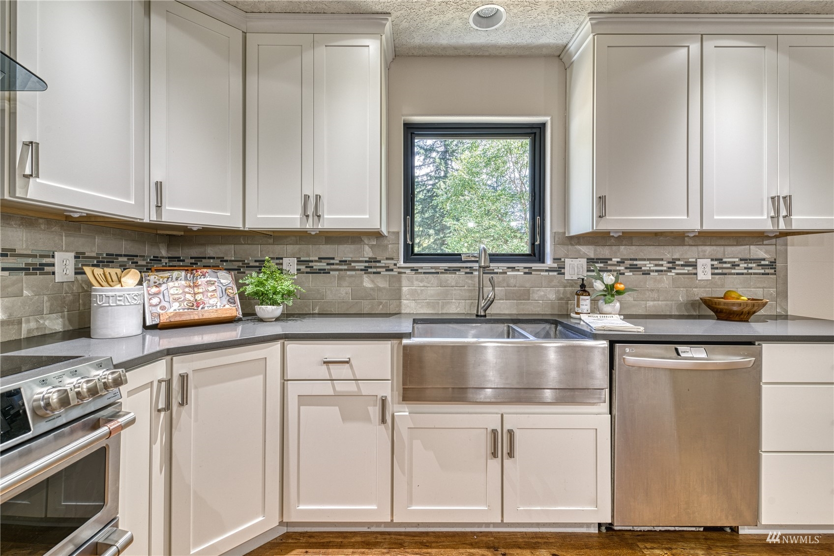 325 Hawkins Road Winlock, WA 98596 - Photo 5 of 40 a kitchen with stainless steel appliances granite countertop a sink stove and cabinets