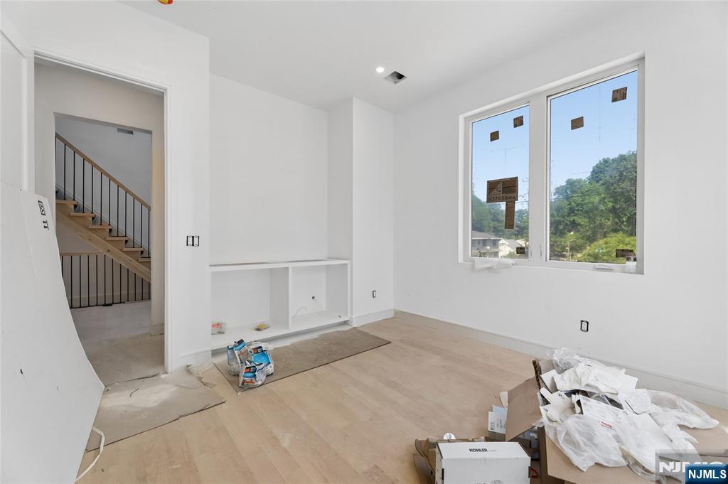 70 Carleton Road Cresskill, NJ 07626 - Photo 8 of 31