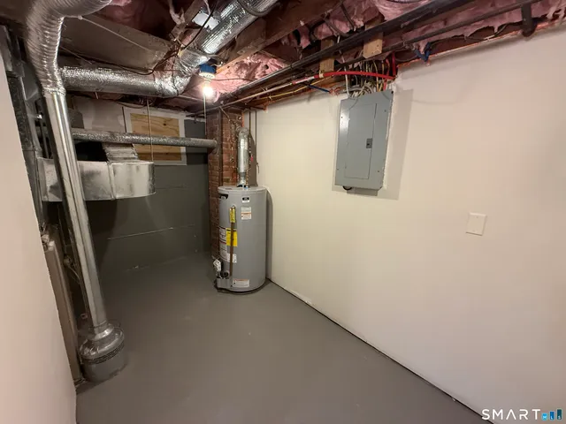 $1,995 | 38 Elmhurst Circle, West Hartford, CT 06110