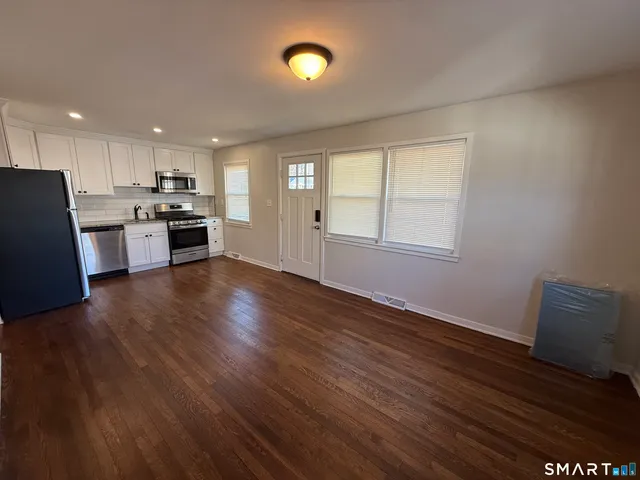 $1,995 | 38 Elmhurst Circle, West Hartford, CT 06110