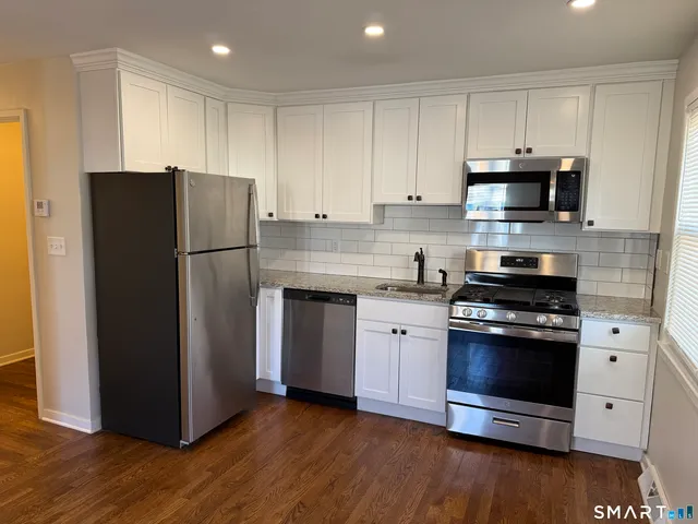 $1,995 | 38 Elmhurst Circle, West Hartford, CT 06110