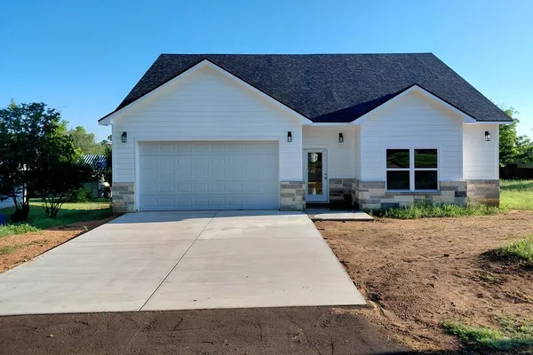 $379,000 | 508 West Rainey Street, Mason, TX 76856