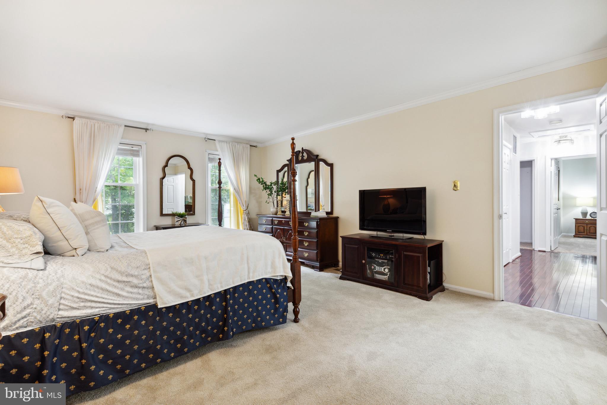 5124 Pheasant Ridge Road Fairfax, VA 22030 - Photo 21 of 53 Primary ensuite