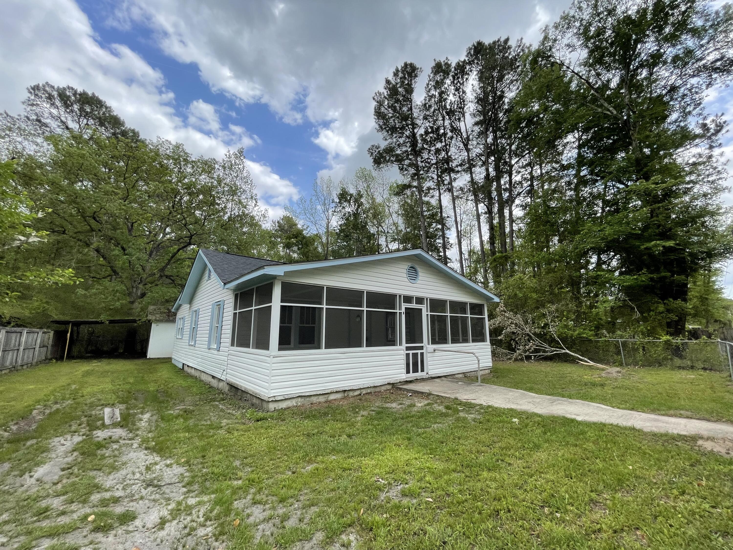 212 Hickory Street Walterboro, SC 29488 - Photo 2 of 63 212 Hickory Street