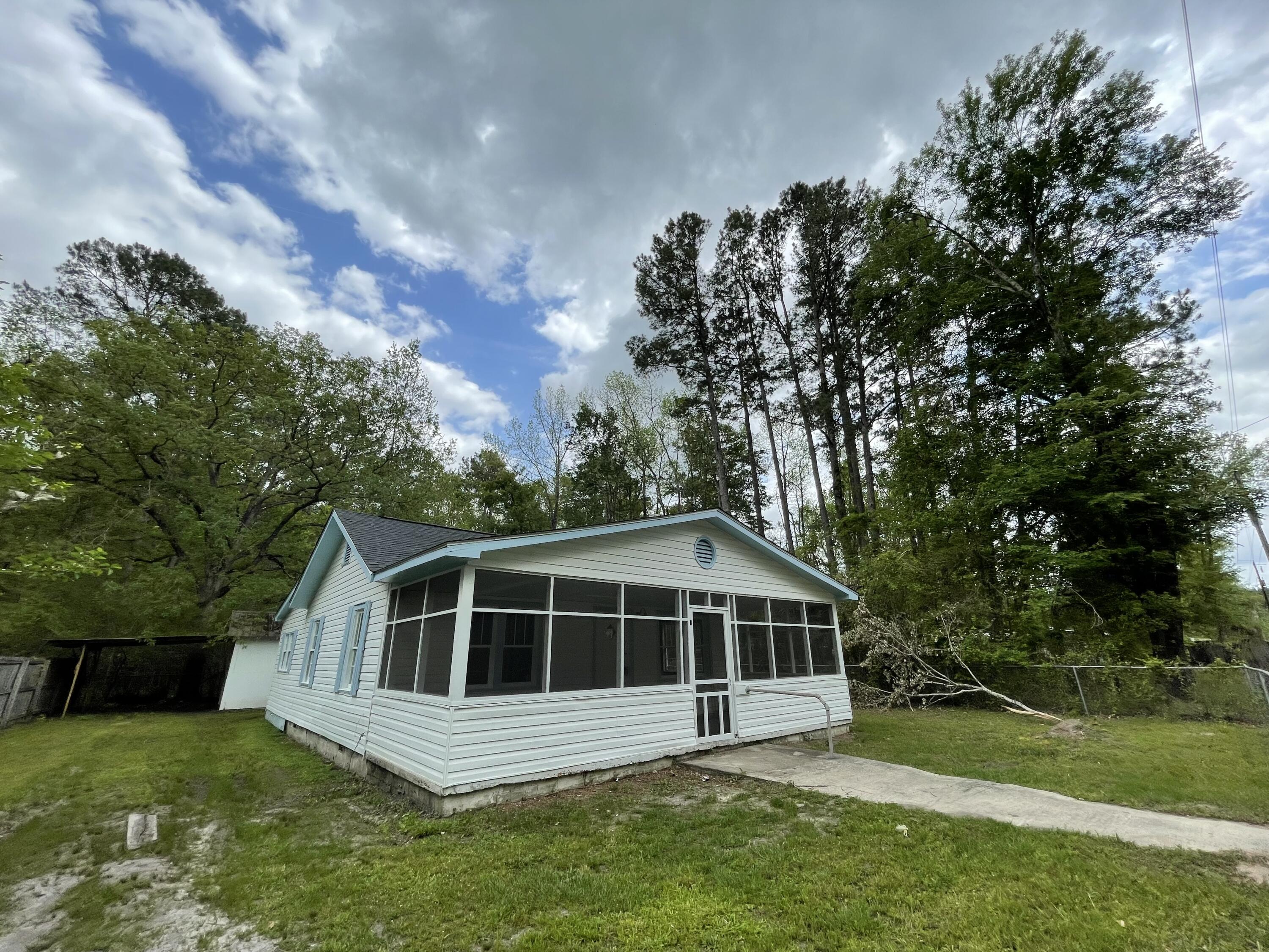 212 Hickory Street Walterboro, SC 29488 - Photo 3 of 63 212 Hickory Street
