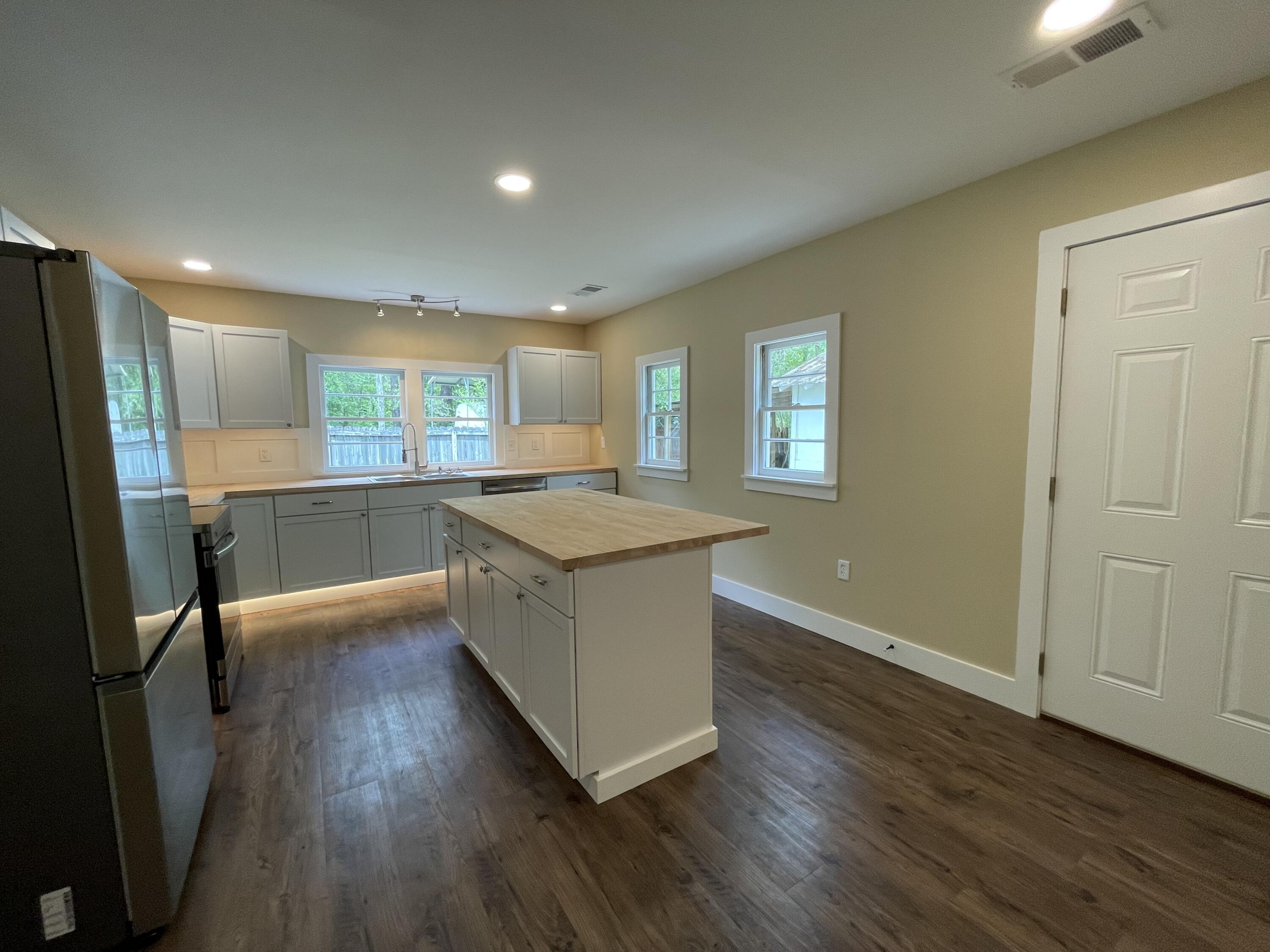 212 Hickory Street Walterboro, SC 29488 - Photo 35 of 63 212 Hickory Street