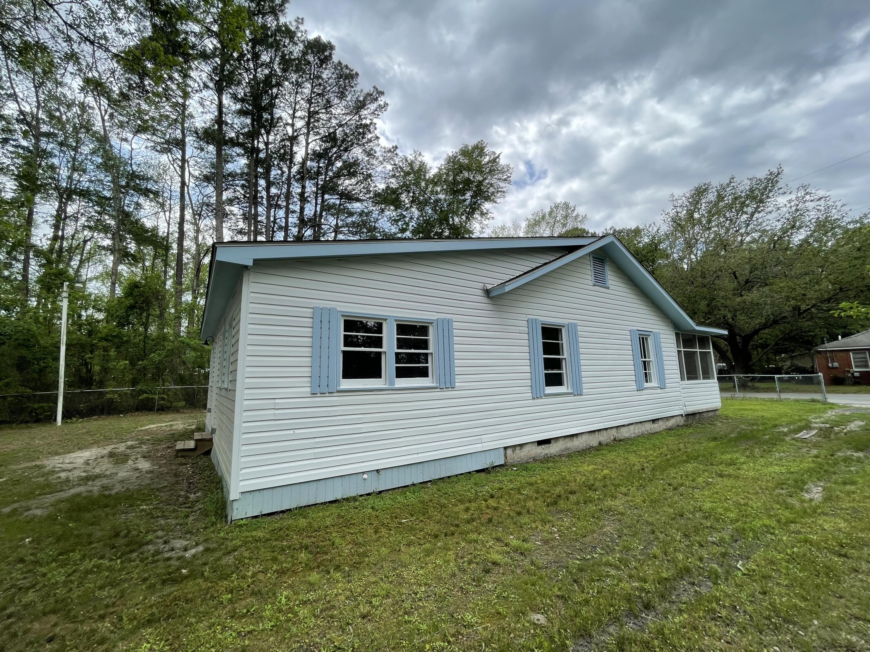 212 Hickory Street Walterboro, SC 29488 - Photo 56 of 63 212 Hickory Street