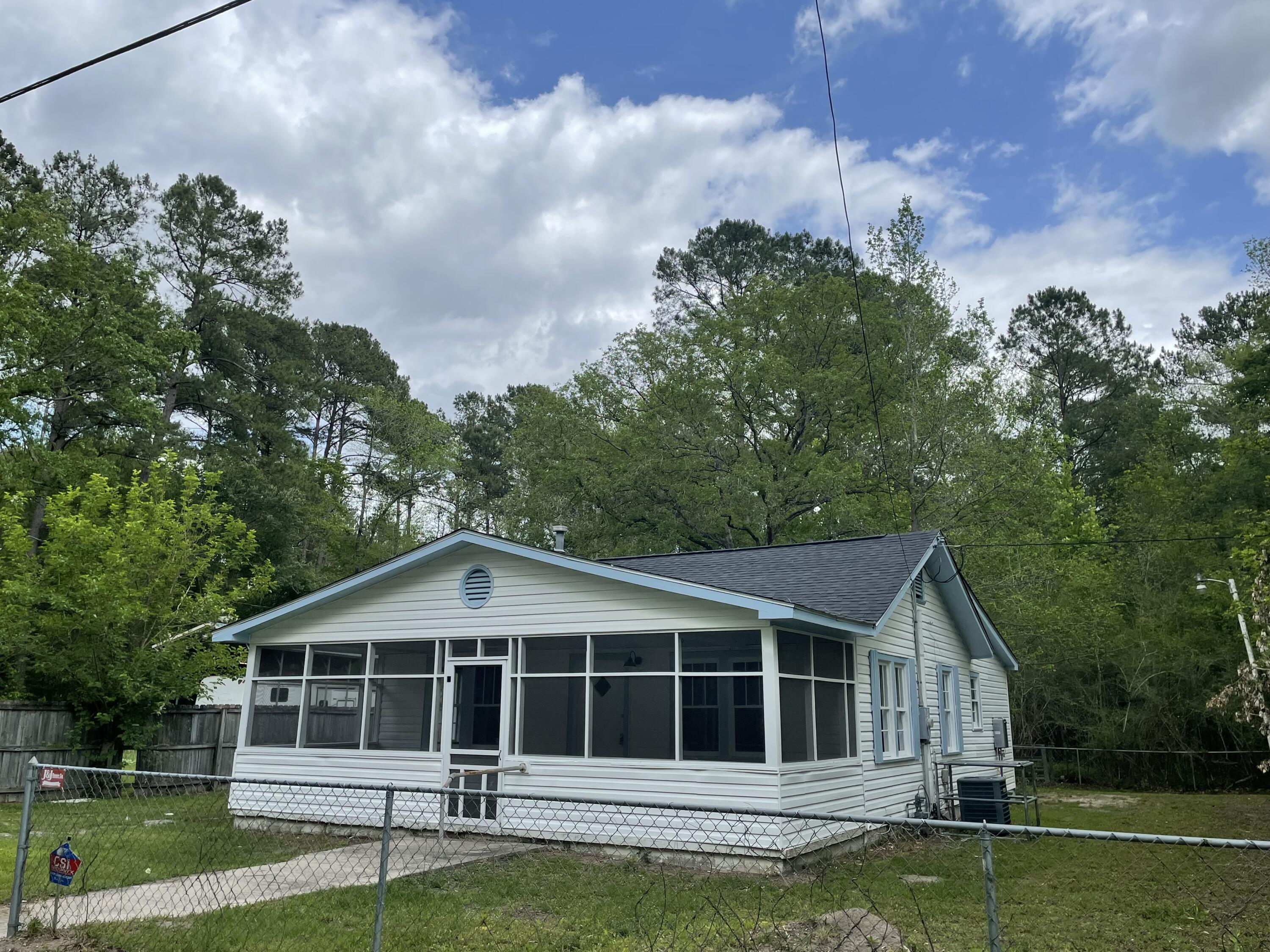 212 Hickory Street Walterboro, SC 29488 - Photo 7 of 63 212 Hickory Street