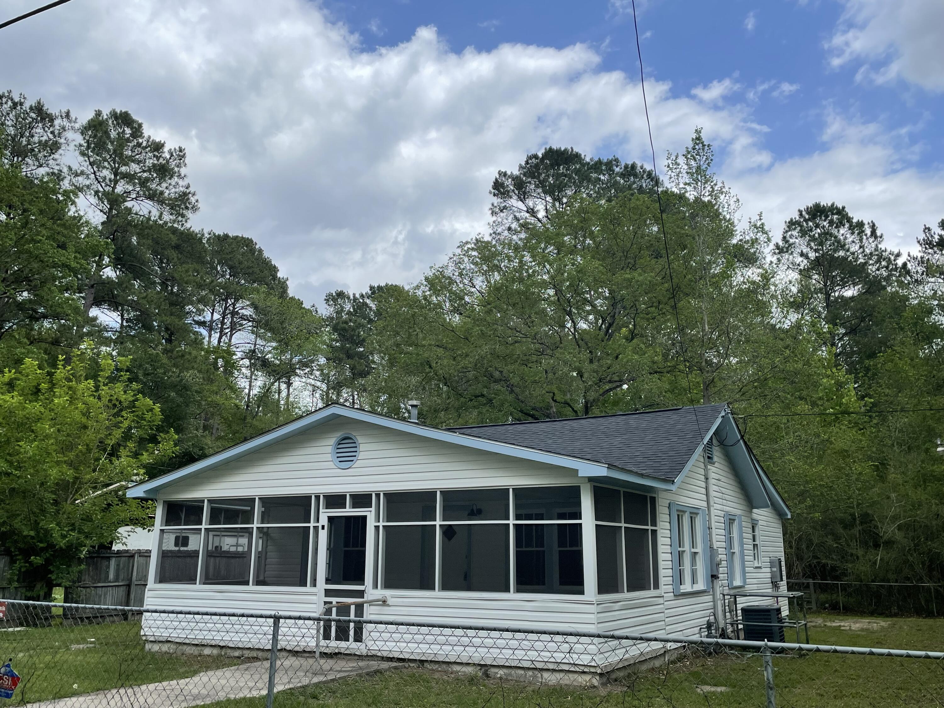 212 Hickory Street Walterboro, SC 29488 - Photo 8 of 63 212 Hickory Street