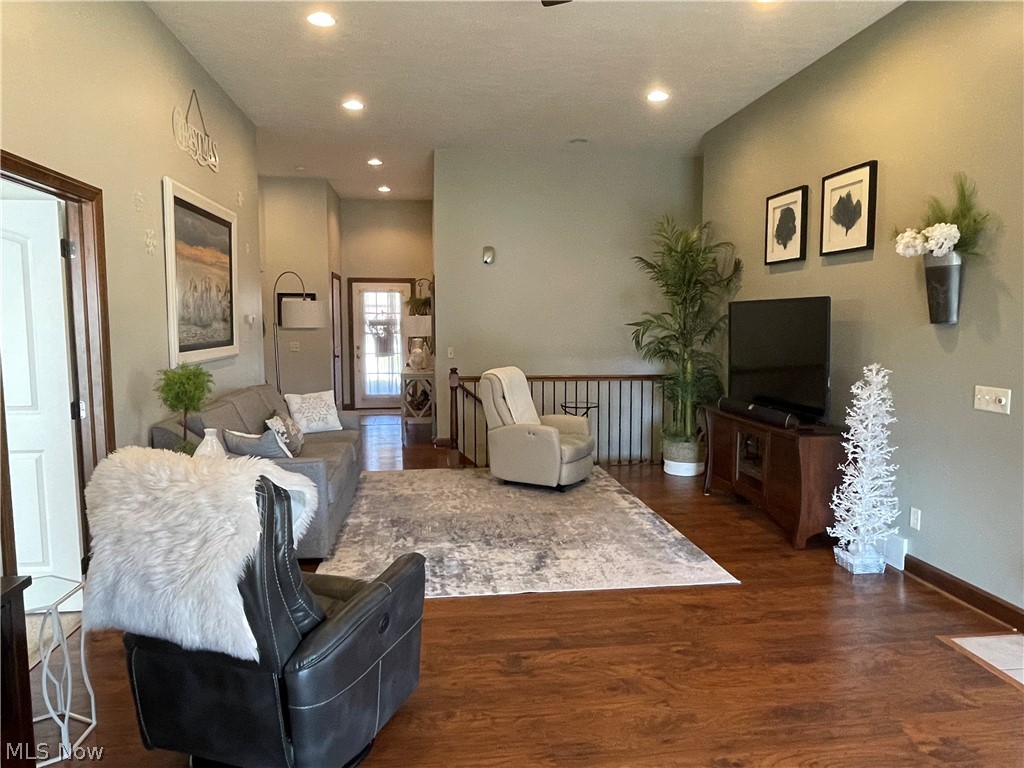 823 Forrest Ridge Drive Dover, OH 44622 - Photo 10 of 35 Living room