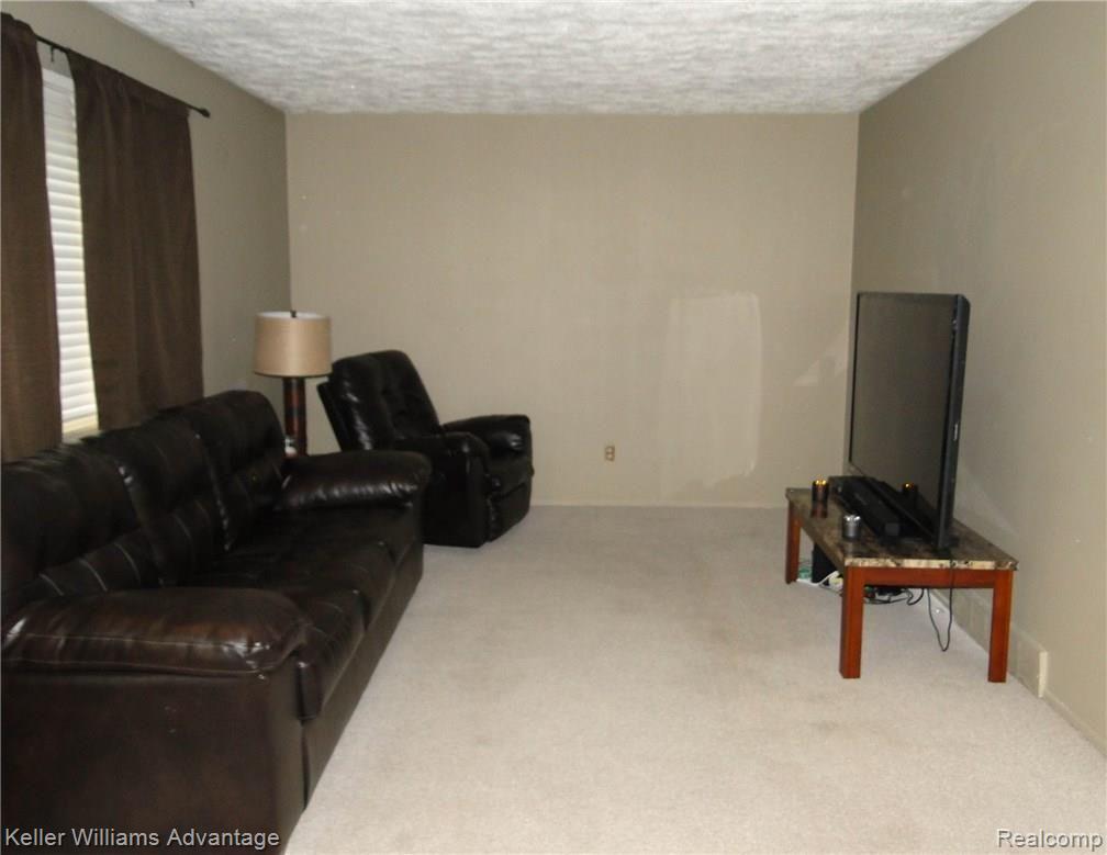 4031 Gleason Road Waterford, MI 48329 - Photo 5 of 13 Living Room.jpg