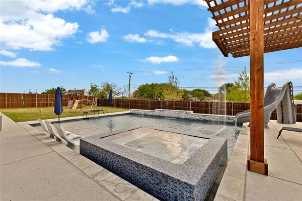 $879,900 | 330 Penrose Drive, Ovilla, TX 75154